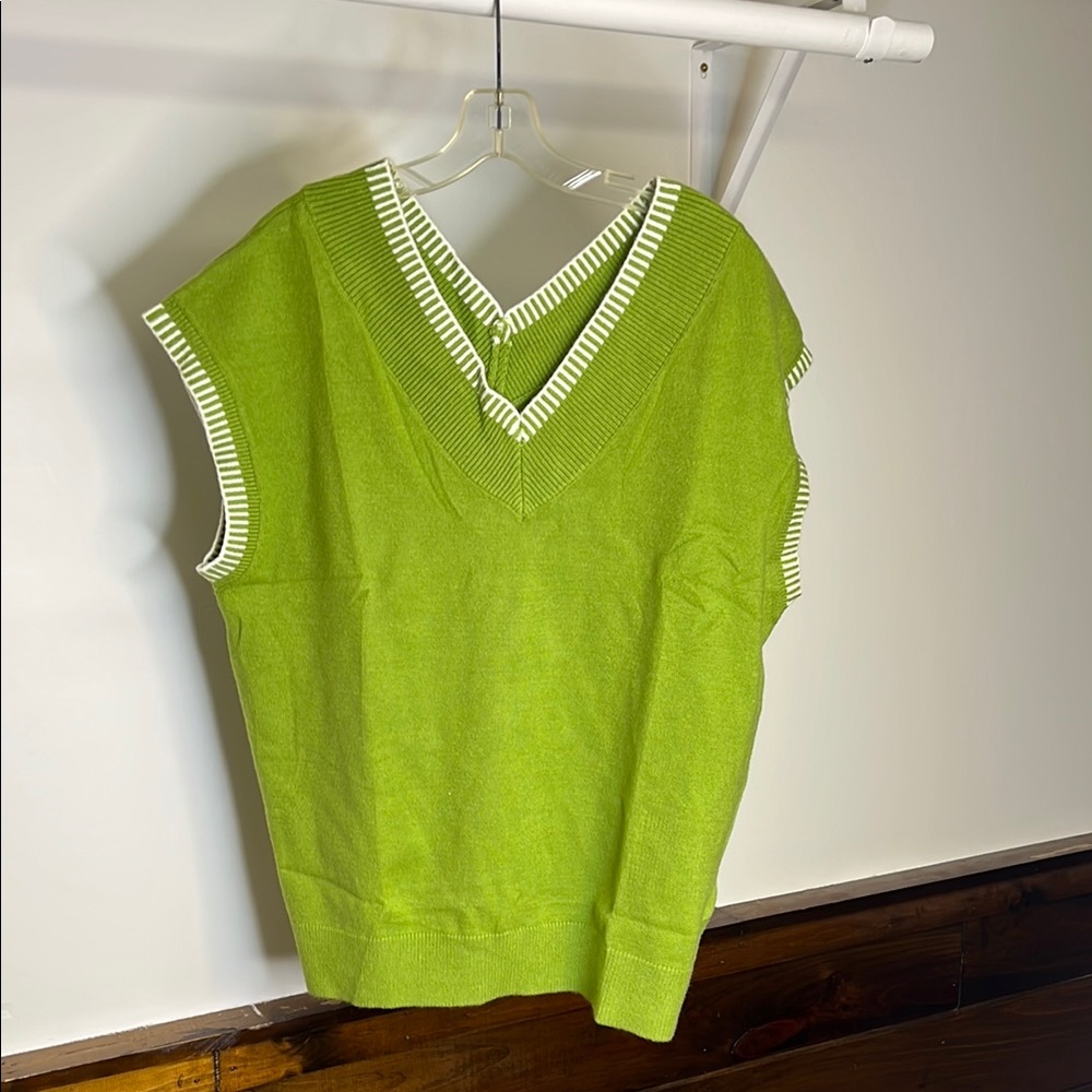Amazon Green V-Neck Sleeveless Sweater Vest- XL‎